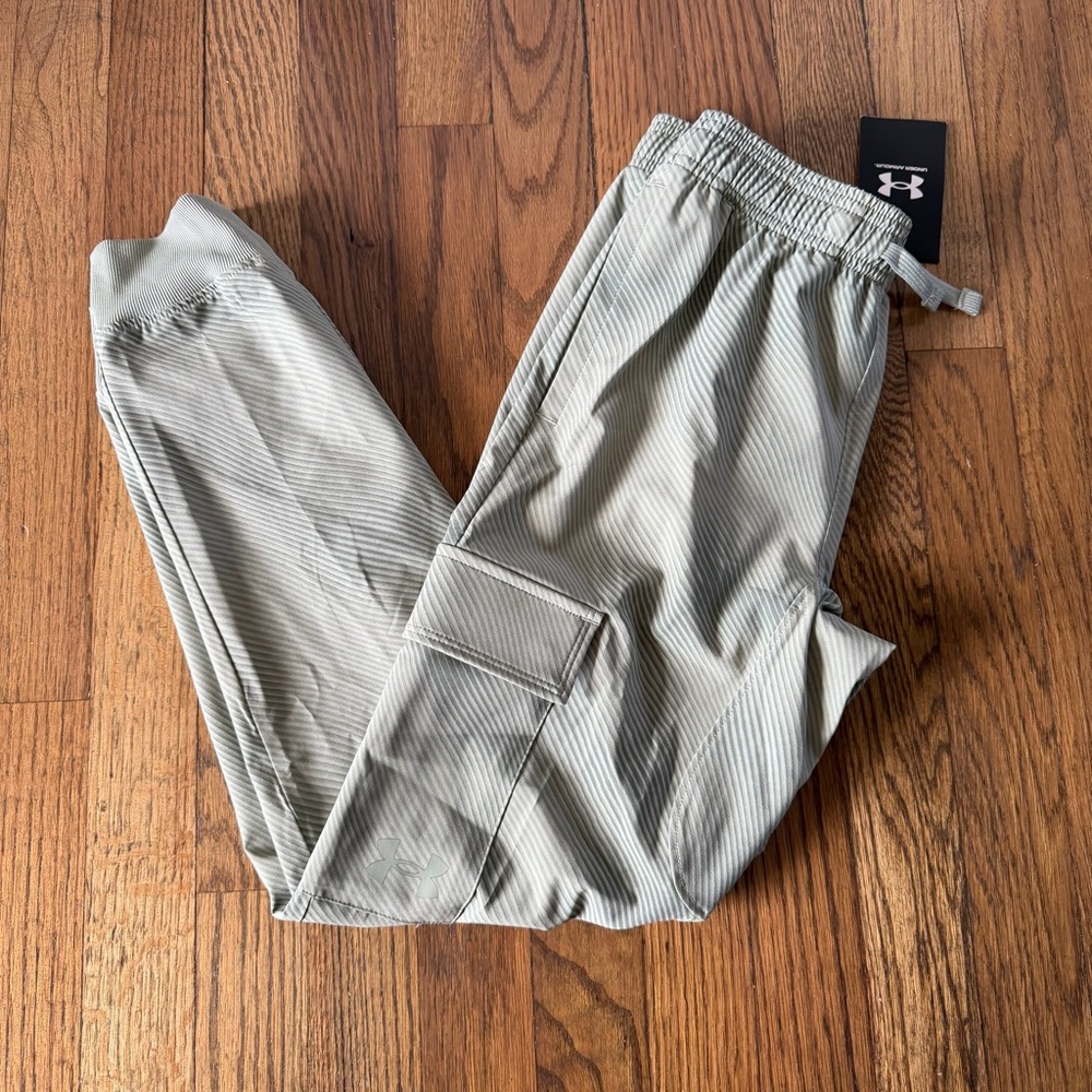 Under Armour Storm Water Repellent Pennant Woven Cargo Print Boys Size M